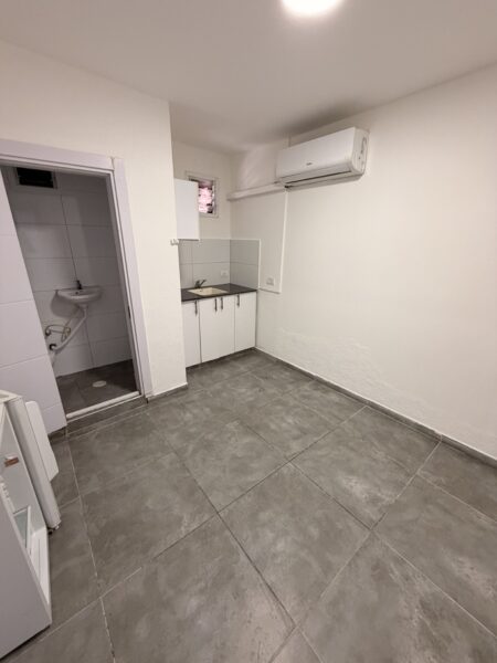 Room for rent in shapira
