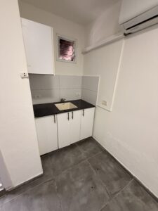 Room for rent in shapira