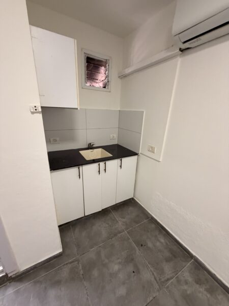 Room for rent in shapira